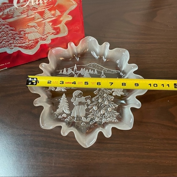 Mikasa Holiday Classics 9.5 serving dish - Picture 3 of 5